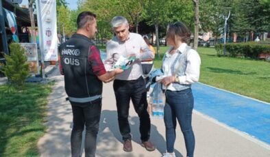 Narkotik polisi Bursa’da vatandaşları bilgilendirdi