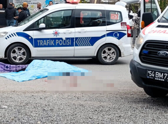  Marketten evine dönerken canından oldu: Feci kaza kamerada