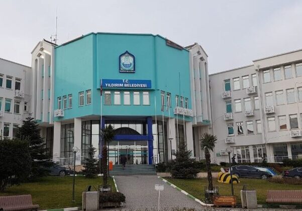 BİR FİNCAN ÇAYLA BİR GELECEK ÖRTÜLEMEZ! YILDIRIM UYUMUYOR – UYUTULUYOR!