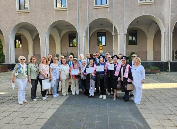 50. Yıl Mezuniyet Törenini Tarihi Binada Yaptılar!