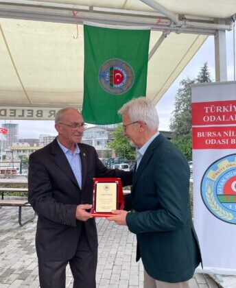 Turgay Erdem’e Tarıma Katkılarından Dolayı Plaket