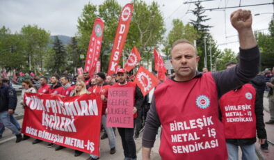 Bursa’da 1 Mayıs’ı işçiler halaylarla kutladı