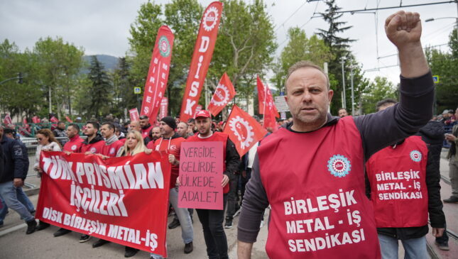 Bursa’da 1 Mayıs’ı işçiler halaylarla kutladı