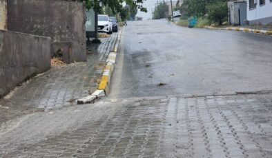 Bandırma’da sağanak yağış sele neden oldu…Vatandaşlar zor anlar yaşadı