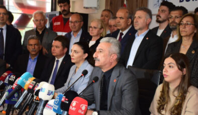 CHP Bursa’dan Özgür Özel’e saldırıya tepki: Korkmayız, yılmayız, geri çekilmeyiz