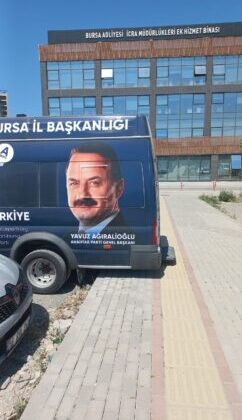 Engelli Yoluna Park Eden Siyasi Minibüs: Bu Mu Sizin “Hizmet” Anlayışınız?