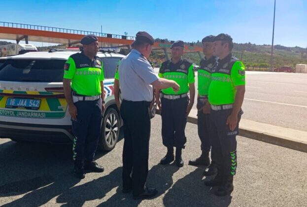 Kurban Bayramı Tedbirleri Kapsamında Trafik Denetimleri Sürüyor Tuğgeneral İdris Tataroğlu, Sahadaki Personeli Ziyaret Etti