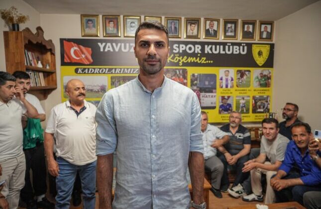 Zeki Çelik, Yavuzselim Spor Kulübü’ne ekipman desteğinde bulundu, gençlere moral verdi