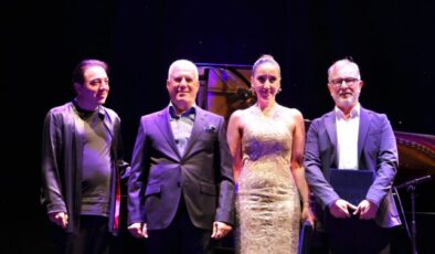 Fazıl Say’dan Bursa’ya özel beste: “İznik Türküsü”nün dünya prömiyeri göl kıyısında yapıldı