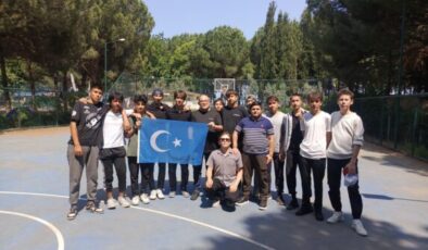 Bir Uygur Türkünün yaşadıkları Abdullah Karakaş Bilginin Işığında Bir Yolculuk