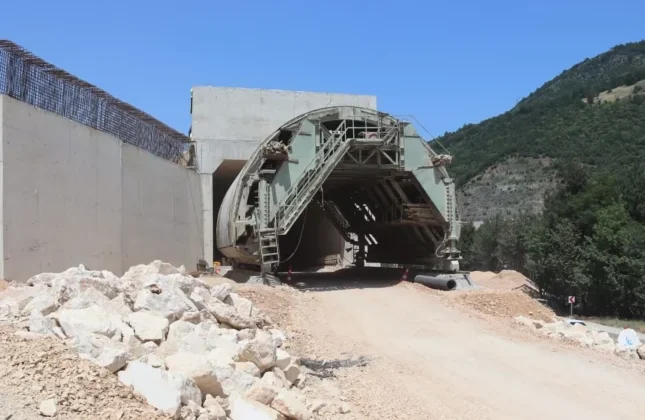 BURSA’DAKİ DOĞANCI BARAJI TÜNELİ İÇİN İYİ PARTİ’DEN SERT TEPKİ: “BU ARTIK BİR ULAŞIM PROJESİ DEĞİL, RANT PROJESİDİR”