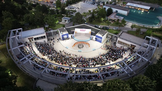 Erguvanlar Gibi Renkli, Gönüller Gibi Coşkulu: Yıldırım’da Erguvan Halk Dansları Topluluğu’ndan Muhteşem Veda Gösterisi