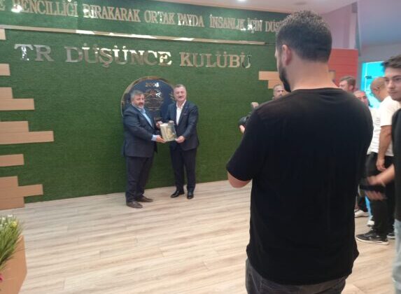 TR Düşünce Kulübü’nde Güçlü Mesajlar: “Bu Şehri Suskunlara Teslim Etmeyeceğiz!”