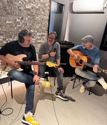 Kan Bağıyla Gelen Müzik, Sahnede Patlayan Enerjiye Dönüşüyor!