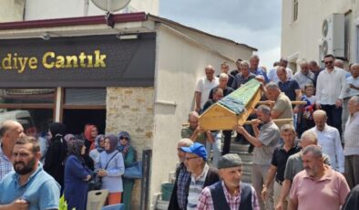 Ambulans kazasında hayatını kaybeden felçli kadın son yolculuğuna uğurlandı