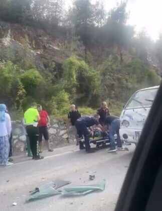 Bursa’da kamyonet otomobile çarptı: 4 yaralı