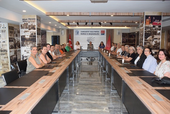 CHP Bursa İl Kadın Kolları’ndan kadın cinayetlerine tepki