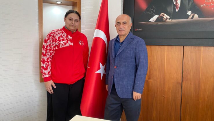 Kaymakam Osman Aslan Canbaba’dan Dünya İkincisi Duru Erinç’e Tebrik ve Destek Sözü