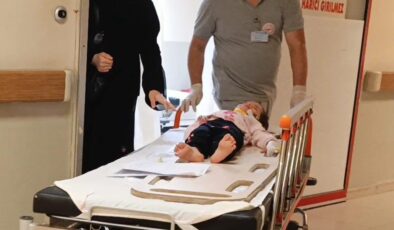 Bursa’da balkondan düşen 2 yaşındaki çocuk yaralandı