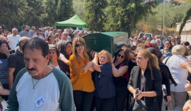 Ankara’da 5 yaşındaki kızının gözü önünde öldürülen Başak Gürkan Arslan toprağa verildi, tabutunu kadınlar taşıdı