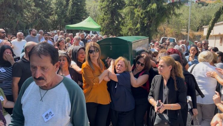 Ankara’da 5 yaşındaki kızının gözü önünde öldürülen Başak Gürkan Arslan toprağa verildi, tabutunu kadınlar taşıdı