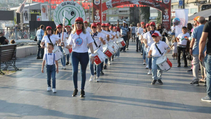Gemlik Körfez Halk Bandosu 5. Yaşında: “Yüreğimizde Atamız, Alnımızda Terimiz Var!”