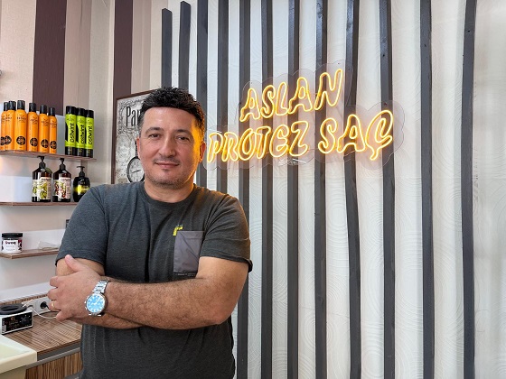 Protez Saç Uygulamaları Yükselişte: Estetik ve Psikolojik Destek Sunuyor