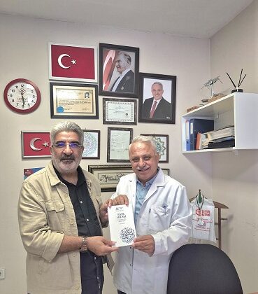 ESDER Bursa’dan Eczacı Ayhan Özbek’e Ziyaret: “Milletimizin Gönüllü Sağlık Danışmanlarına Sahip Çıkıyoruz”