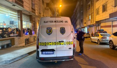 Esenyurt’ta kahvehaneye silahlı saldırı: Kurşunlar araçlara isabet etti