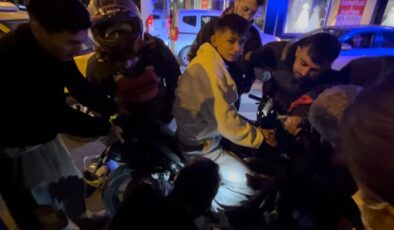 Kaza sonrası genç sürücünün ayağı motosikletin pedal demirine sıkıştı