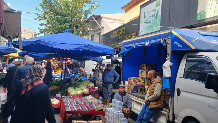 Bursa Pazarlarında Fiyat Alarmı: Vatandaş Sadece Bakıyor, Akşam Çürük Sebze Seçiyor