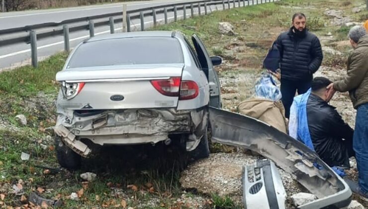 Kontrolden çıkan otomobil bariyerlere çarpıp refüje girdi; 2 kişi yaralı