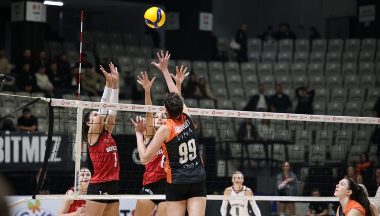 Eczacıbaşı Dynavit, 5 setlik mücadeleden galip ayrıldı