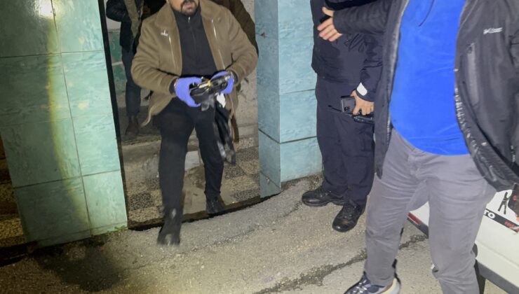 Eve yapılan baskında cephanelik çıktı, arama sırasında polise saldırdılar