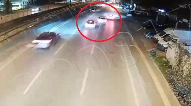 Avcılar’da hatalı dönüş yapan kamyona çarpan otomobil hurdaya döndü: 1 ölü, 1 yaralı