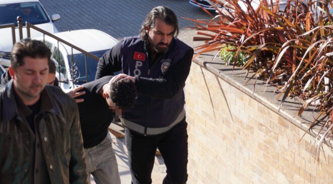 15 gün arayla bir kişiyi bıçakladı, bir kişiyi de öldürdü