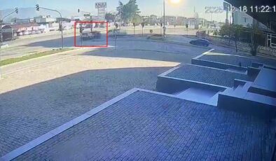 Bursa’da kırmızı ışık ihlali kazayı böyle getirdi : 2 kadın yaralı