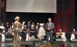 Bursa’daki Konserde Belediye Başkanı Parmak Isırttı