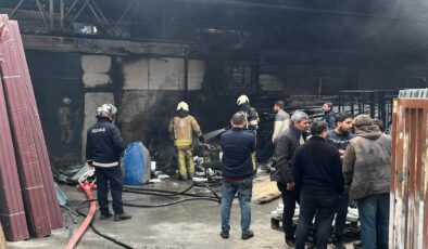 Sultanbeyli’de plastik imalathanesinde korkutan yangın