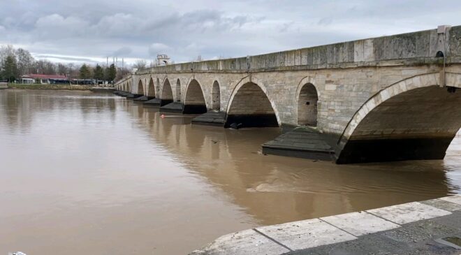 Meriç ve Tunca nehirlerinde su seviyesi yükseldi