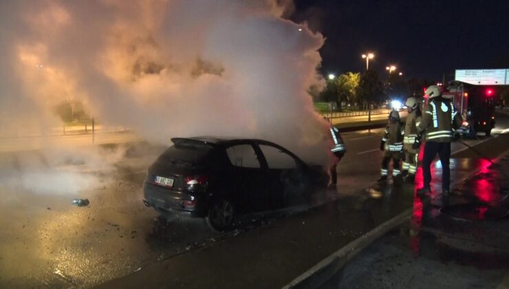 Maltepe’de seyir halindeki otomobil alev alev yandı