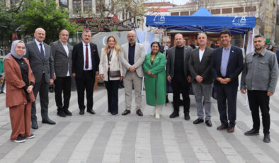 Anahtar Parti Bursa’da 200 bin ata tohumunu 2 saatte dağıttı