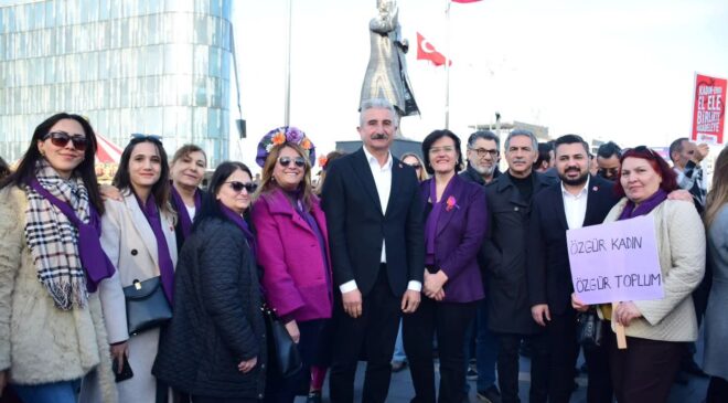 CHP Bursa İl Kadın Kolları’ndan 8 Mart Yürüyüşü ve Basın Açıklaması