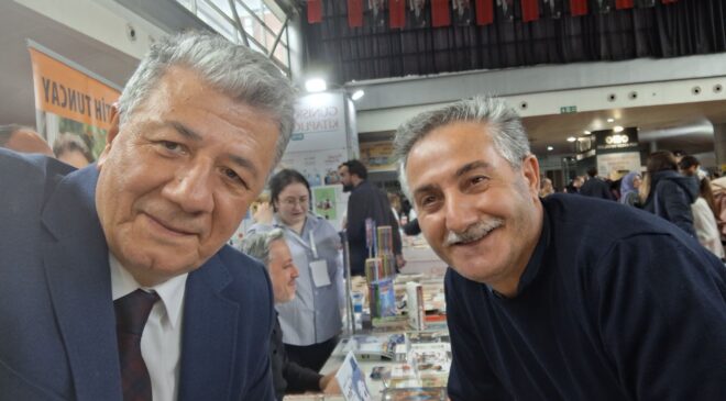 Atilla Güney ve Mustafa Balbay Bursa TÜYAP Kitap Fuarı’nda Bir Araya Geldi