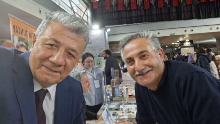Atilla Güney ve Mustafa Balbay Bursa TÜYAP Kitap Fuarı’nda Bir Araya Geldi