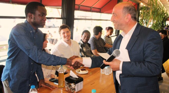 Bursalı Marketçilerden Üniversitelilere Destek