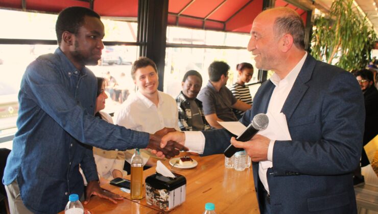 Bursalı Marketçilerden Üniversitelilere Destek