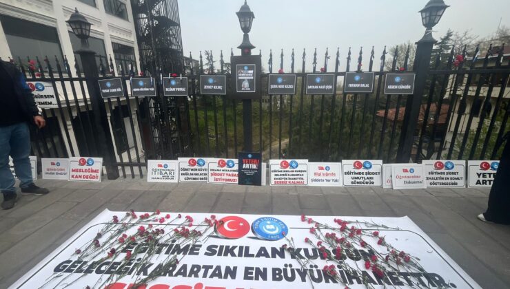 Kalemler Konuşuyor, Karanfiller Ağlıyor…