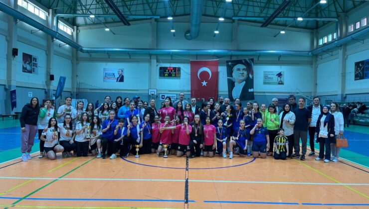 Bursa’da Küçük Kızlar Futsal İlçe Birinciliği Sona Erdi