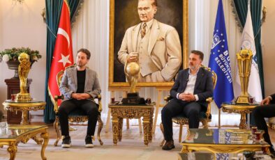 Şampiyon hentbolculardan Başkan Vekili Biba’ya ziyaret